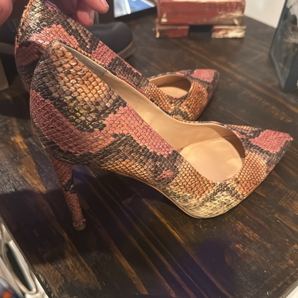 J Lo Snakeskin Pink Pumps - Picture 3 of 5